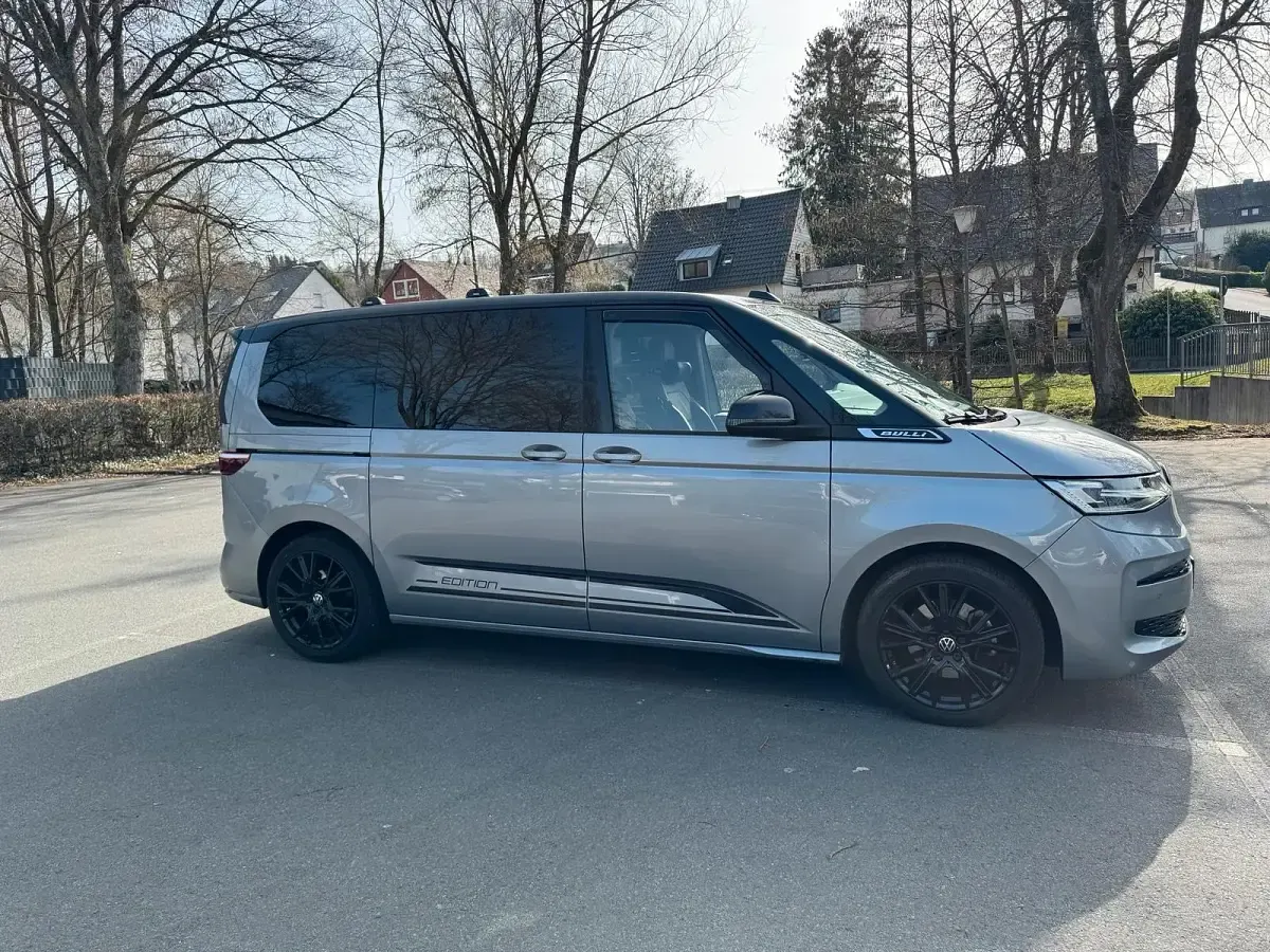 Gebraucht VW Multivan Edition 150 PS (110 kW) 2022 Silber Van / Kleinbus
