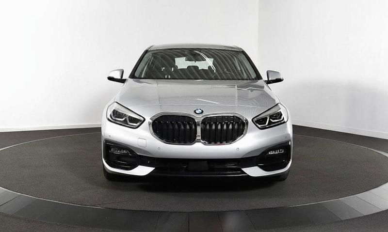 Silber Gebraucht 2020 BMW 118 Executive Kleinwagen | 19.900 € (Guter Preis) - Bild 1/4