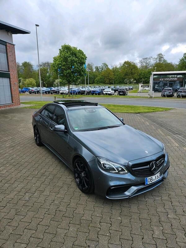 Grau Gebraucht 2015 Mercedes E63 AMG AMG Limousine | 45.500 € (Etwas zu teuer) - Bild 1/4