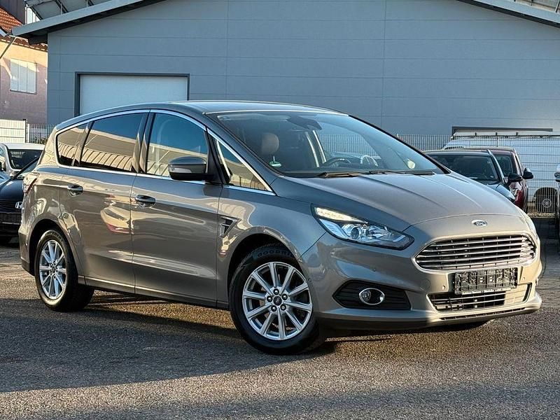 Gebraucht Ford S-MAX Titanium 150 PS (110 kW) 2016 Grau Van / Kleinbus