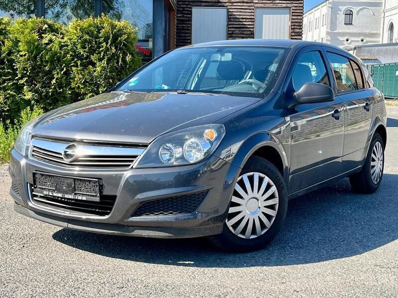 Grau Gebraucht 2009 Opel Astra Selection Limousine | 600 € (Guter Preis) - Bild 1/4