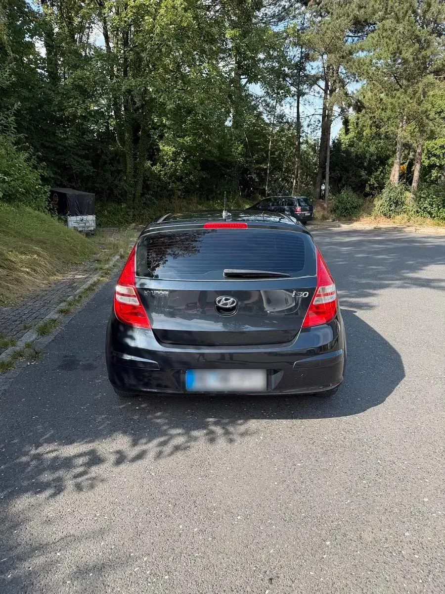 Gebraucht Hyundai i30 109 PS (80 kW) 2009 Schwarz Kleinwagen
