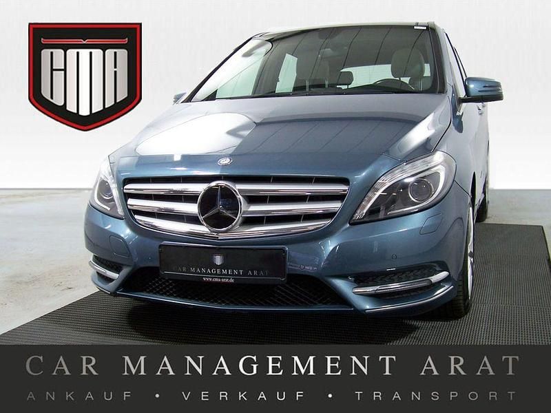 Gebraucht Mercedes B250 211 PS (155 kW) 2014 Blau Van / Kleinbus