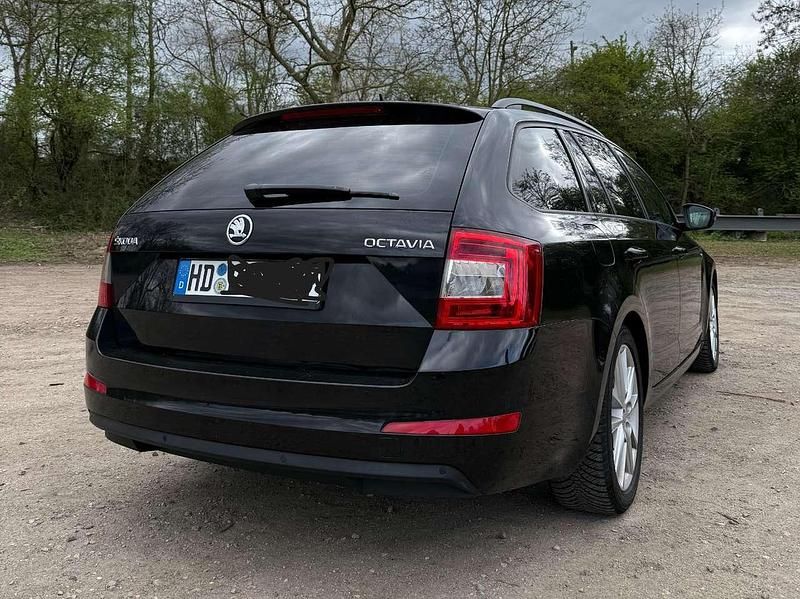 Gebraucht Skoda Octavia Joy 150 PS (110 kW) 2016 Schwarz Kleinwagen
