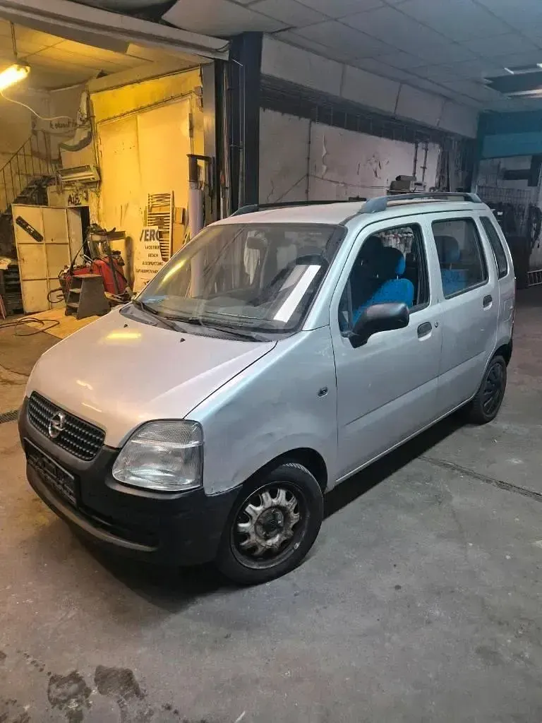Używany Opel Agila 57 KM (41 kW) 2002 Srebrny Minivan