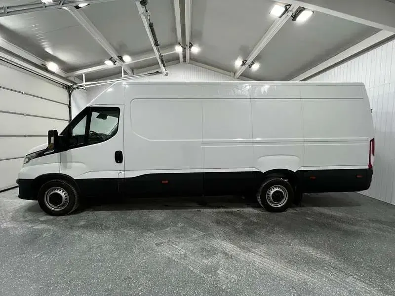 Używany Iveco Daily 156 KM (114 kW) 2023 Biały Van