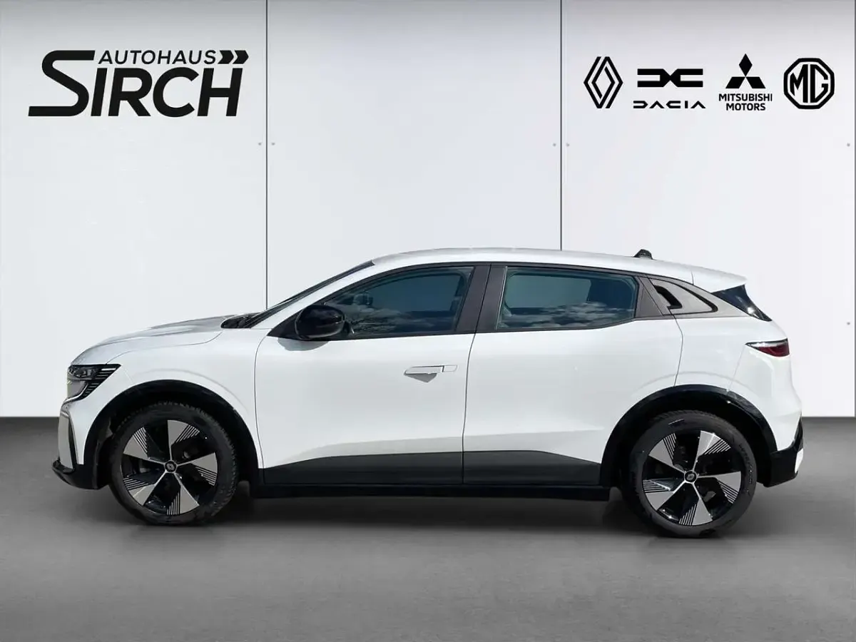 Używany Renault Megane E-Tech Evolution 160 kW (218 KM) 2023 Biały Sedan/Limuzyna
