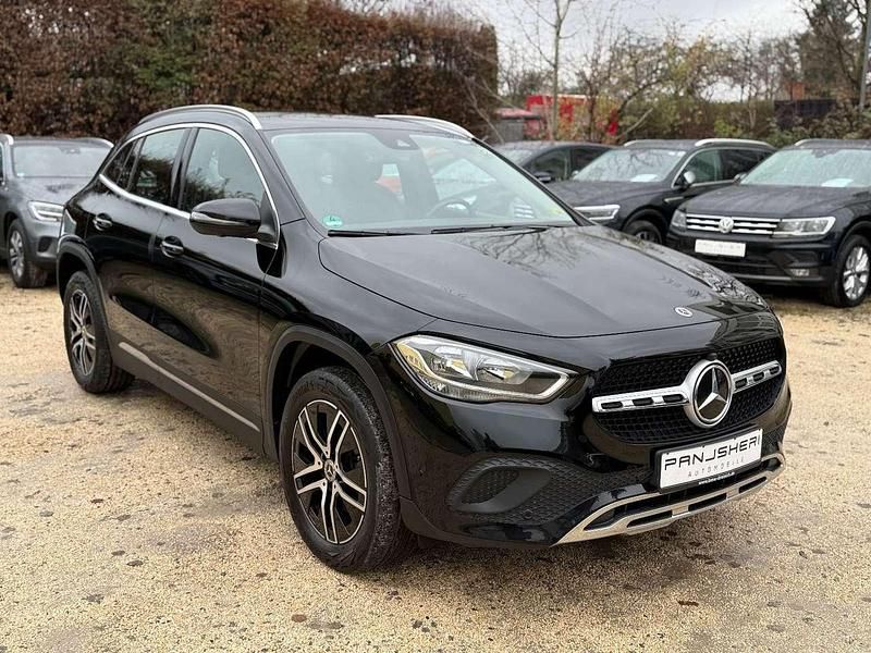 Schwarz Gebraucht 2021 Mercedes GLA200 SUV | 26.799 € (Superpreis) - Bild 1/4