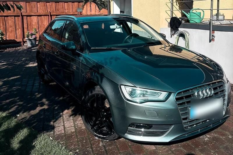 Gebraucht Audi A3 105 PS (77 kW) 2025 Grau Kombi