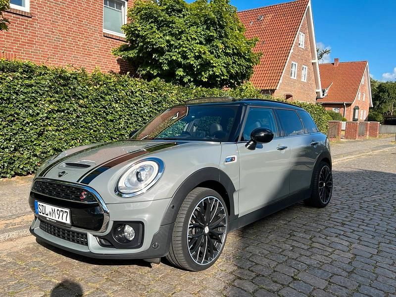 Grau Gebraucht 2018 Mini Cooper Clubman Kombi | 19.700 € - Bild 1/4