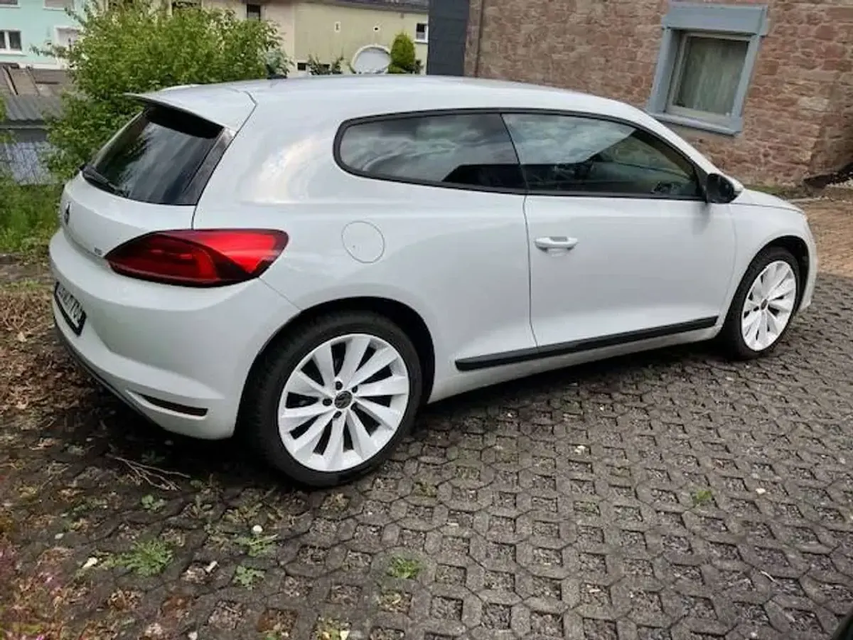 Gebraucht VW Scirocco 125 PS (91 kW) 2015 Weiß Coupé