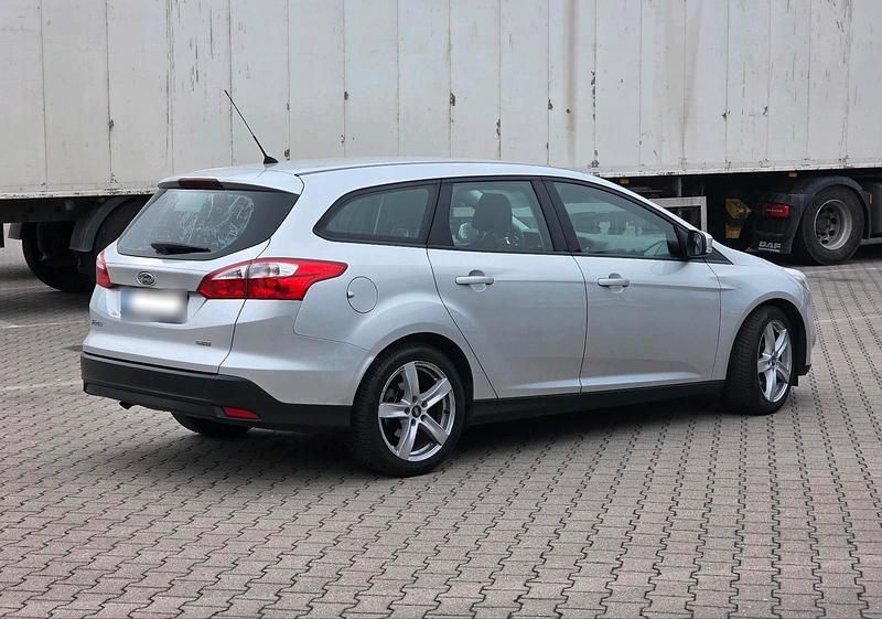 Usata Ford Focus 105 CV (77 kW) 2013 Grigio Station wagon