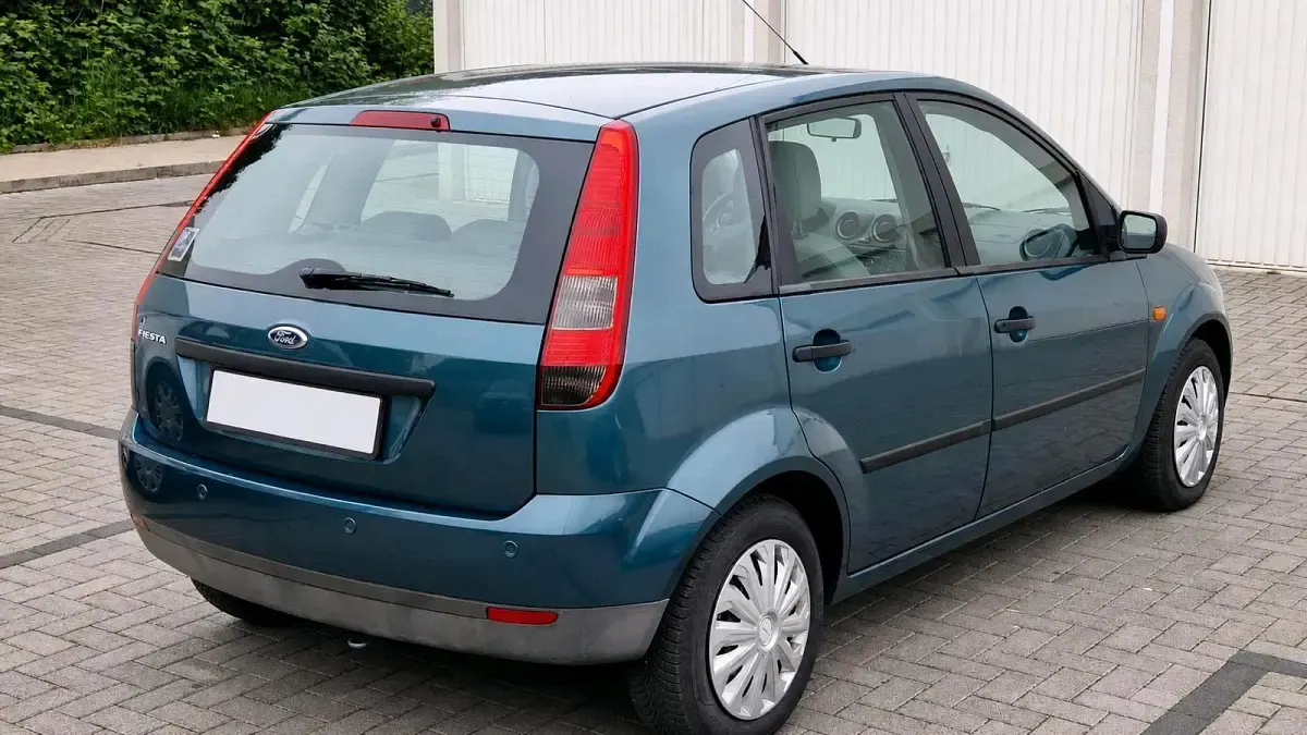 Usata Ford Fiesta 80 CV (58 kW) 2003 Andere farben Utilitaria