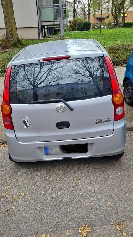 Gebraucht Daihatsu Cuore 60 PS (44 kW) 2009 Silber Kleinwagen