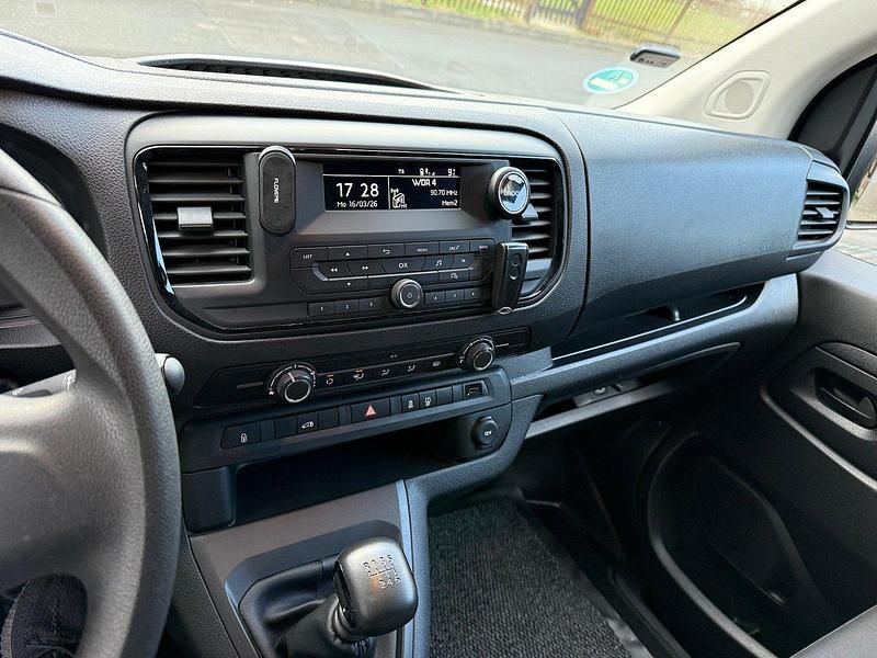 Gebraucht Toyota Proace 144 PS (105 kW) 2024 Grau Van / Kleinbus