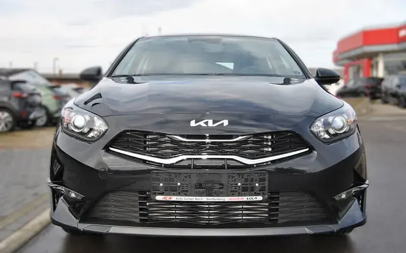 Neu Kia Ceed Vision 140 PS (102 kW) 2025 Schwarz Kleinwagen