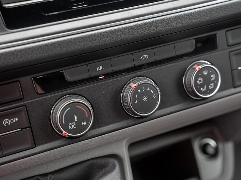 Gebraucht VW Crafter 140 PS (102 kW) 2024 Weiß Van