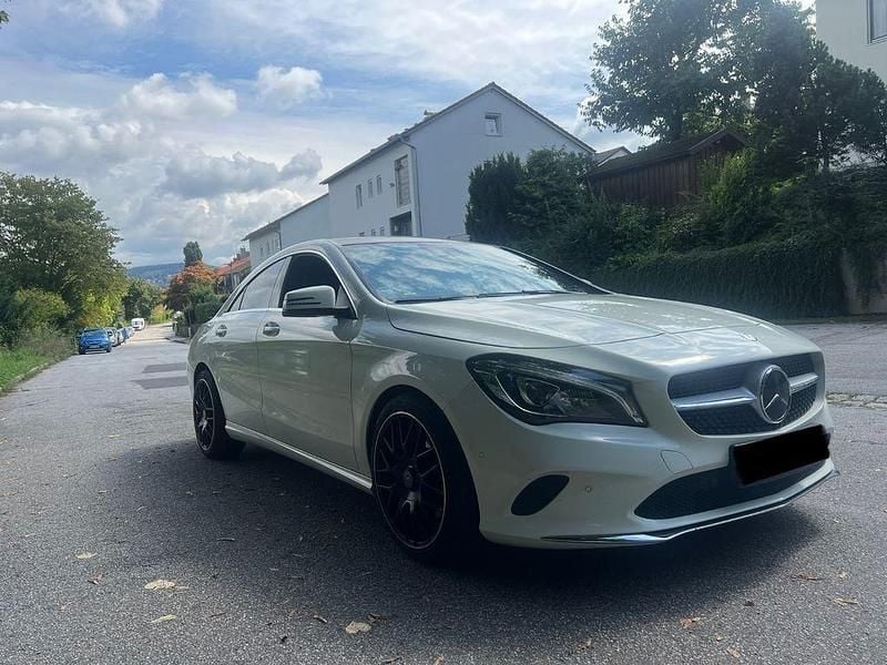 Gebraucht Mercedes CLA250 211 PS (155 kW) 2016 Weiß Limousine