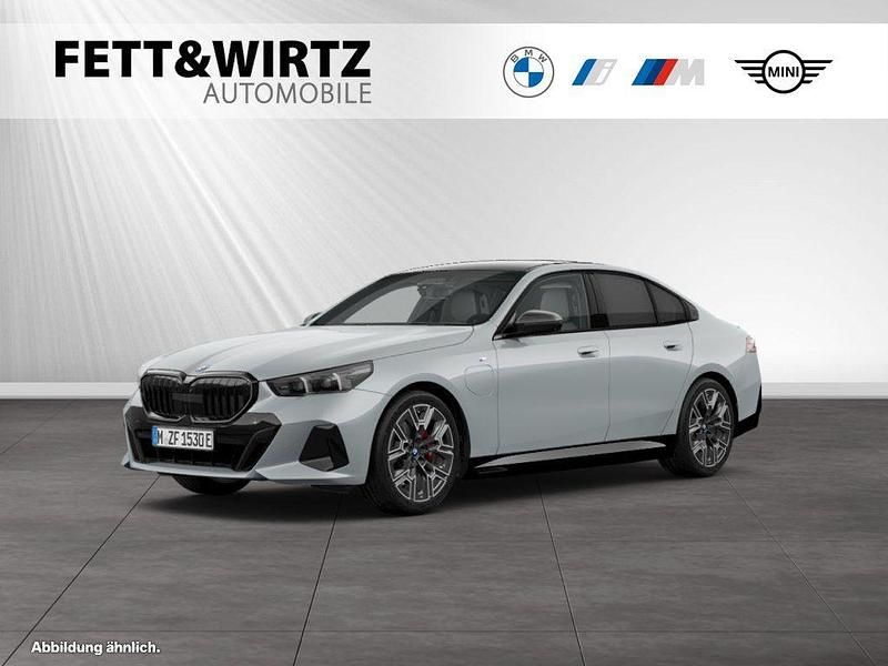 Brooklyn grau metallic Gebraucht 2024 BMW 530e M Sport Limousine | 69.900 € - Bild 1/3
