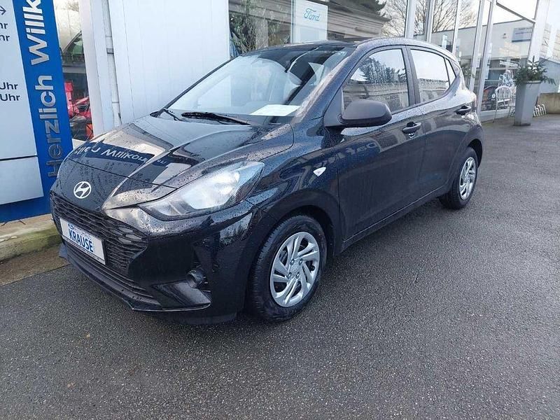 Phantom black / met Neu 2025 Hyundai i10 Comfort Kleinwagen | 15.985 € (Fairer Preis) - Bild 1/4