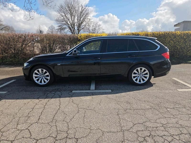 Gebraucht BMW 320 184 PS (135 kW) 2012 Schwarz Kombi