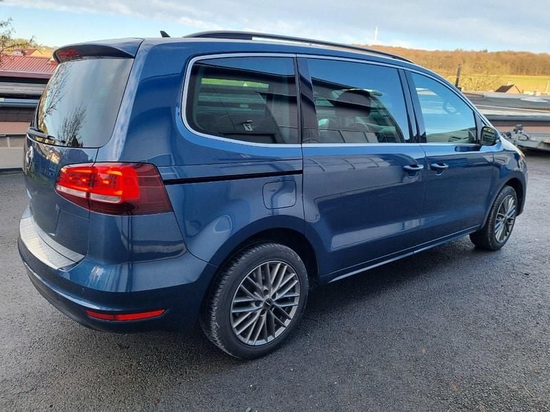 Gebraucht VW Sharan 184 PS (135 kW) 2016 Blau Van / Kleinbus