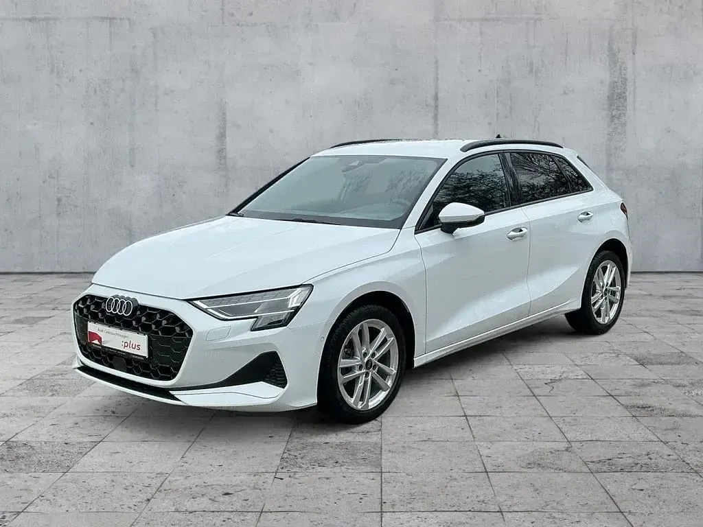 Usado Audi A3 Advanced 116 HP (85 kW) 2025 Branco Sedan