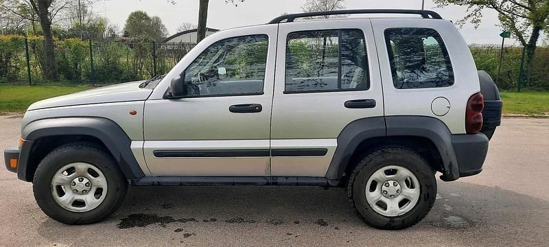 Gebraucht Jeep Cherokee 163 PS (119 kW) 2006 Grau SUV