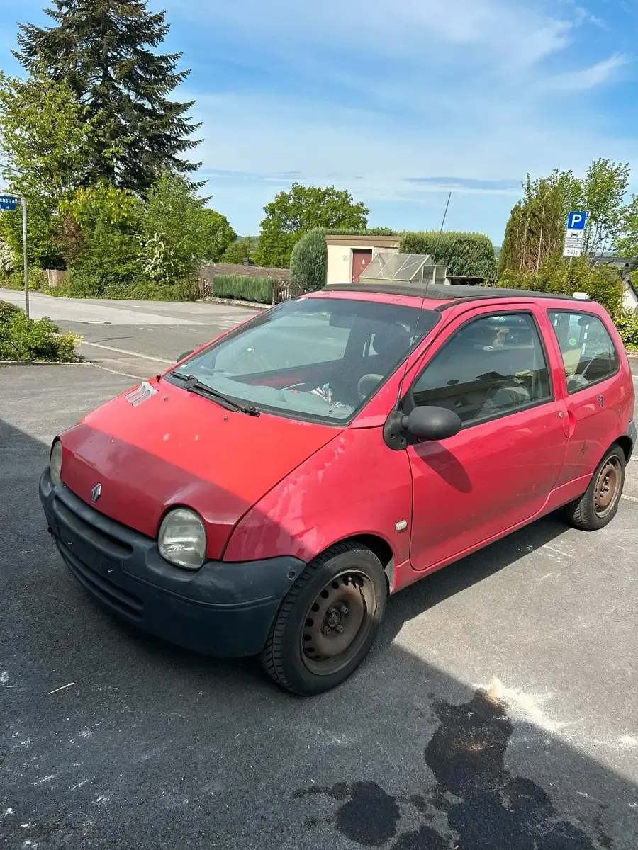 Second-hand Renault Twingo 58 CP (42 kW) 2004 Roșu Hatchback