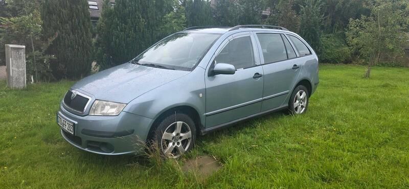 Silber Gebraucht 2005 Skoda Fabia Kombi | 300 € (Superpreis) - Bild 1/4
