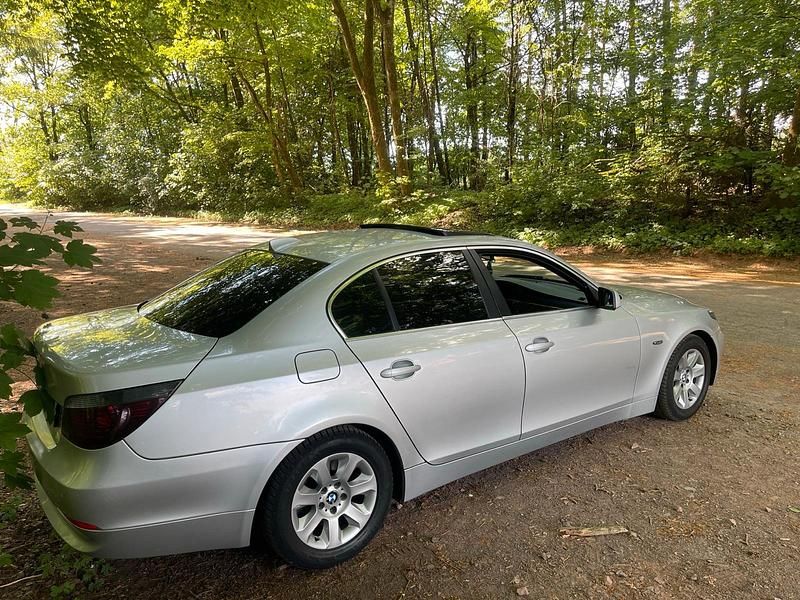 Silber Gebraucht 2005 BMW 525 Limousine | 6.500 € (Teuer) - Bild 1/4