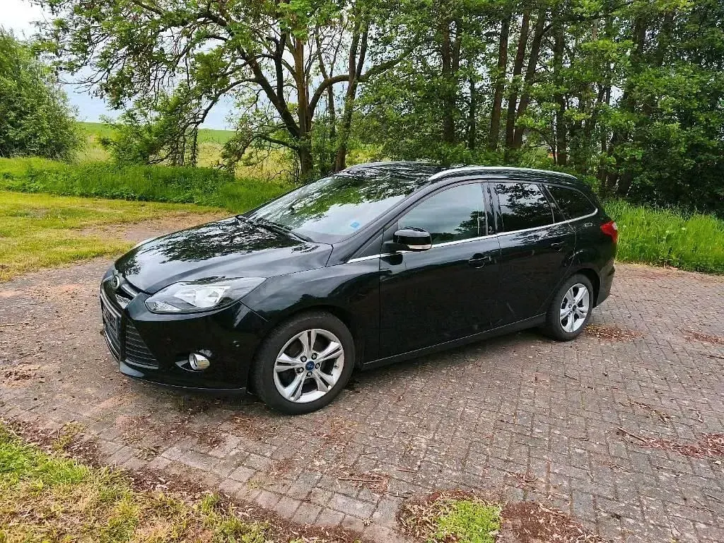 Gebraucht Ford Focus 125 PS (91 kW) 2012 Schwarz Kombi