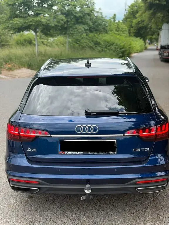 Gebraucht Audi A4 Basis 163 PS (119 kW) 2022 Blau Kombi