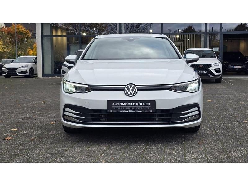 Gebraucht VW Golf VII Active 150 PS (110 kW) 2021 Weiß Kleinwagen