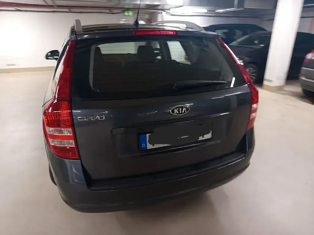 Używany Kia Ceed 109 KM (80 kW) 2009 Czarny Hatchback