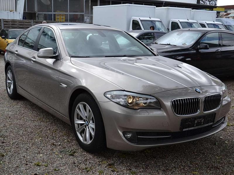 Kaschmirsilber Gebraucht 2011 BMW 523 Limousine | 15.700 € (Etwas zu teuer) - Bild 1/4