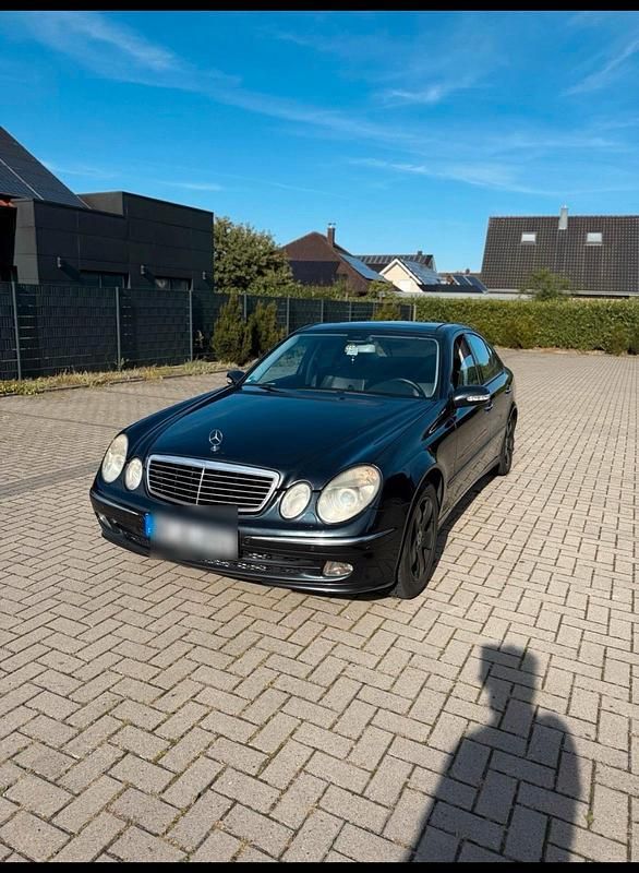 Schwarz Gebraucht 2002 Mercedes E270 Limousine | 3.700 € (Guter Preis) - Bild 1/4