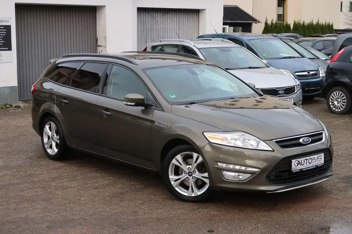 Gebraucht Ford Mondeo Champions Edition 140 PS (102 kW) 2013 Grün Kombi