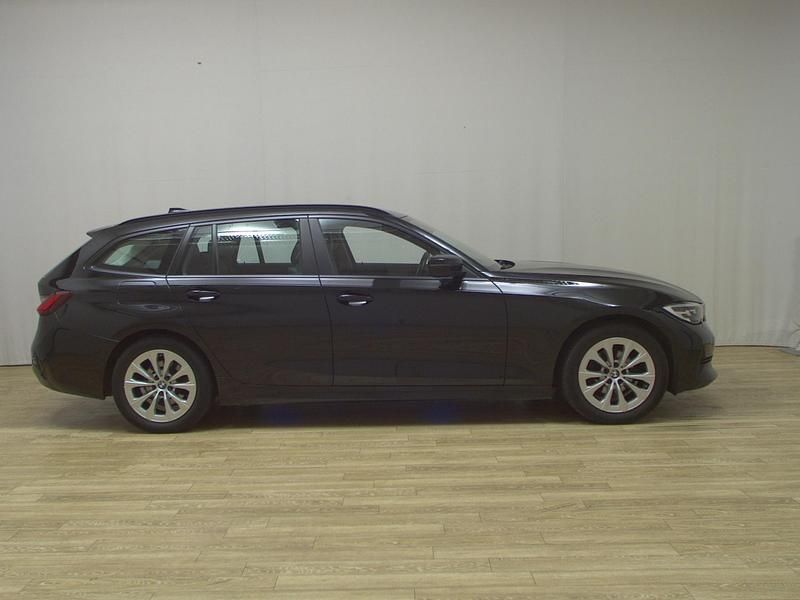 Schwarz Gebraucht 2021 BMW 318 Advantage Kombi | 17.780 € (Fairer Preis) - Bild 1/4