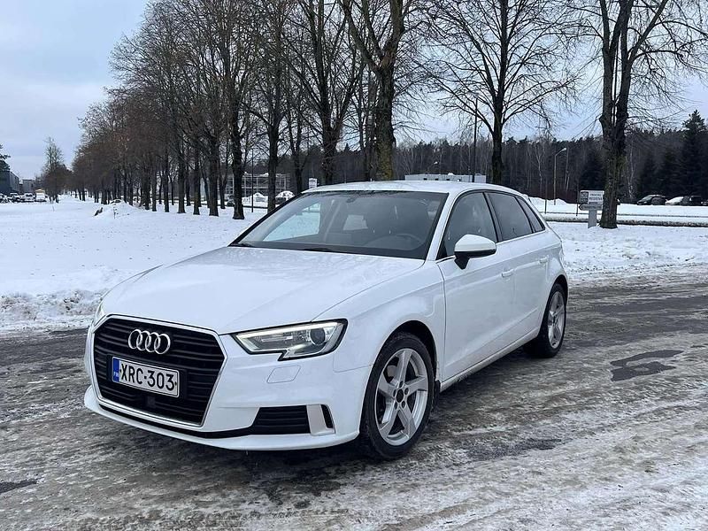 Gebraucht Audi A3 Sportback Design 110 PS (80 kW) 2018 Weiß Kleinwagen