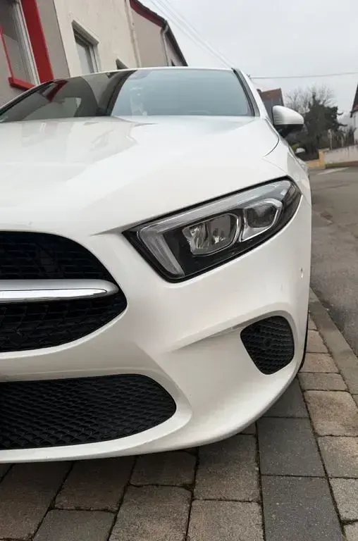 Gebraucht Mercedes A200 163 PS (119 kW) 2018 Weiß Limousine