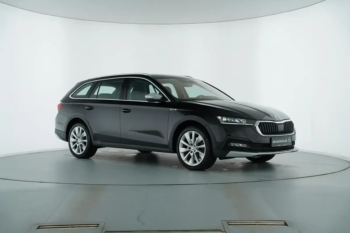 Gebraucht Skoda Octavia Scout 200 PS (147 kW) 2022 Schwarzmagic perleffekt Kombi