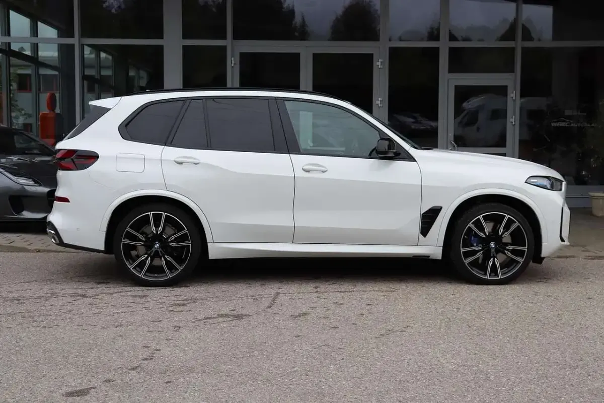 Gebraucht BMW X5 M Sport 530 PS (389 kW) 2023 Alpinweiss 3 SUV