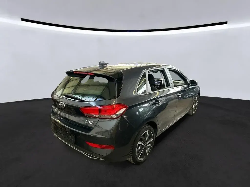 Gebraucht Hyundai i30 Trend 120 PS (88 kW) 2023 Dark knight Limousine