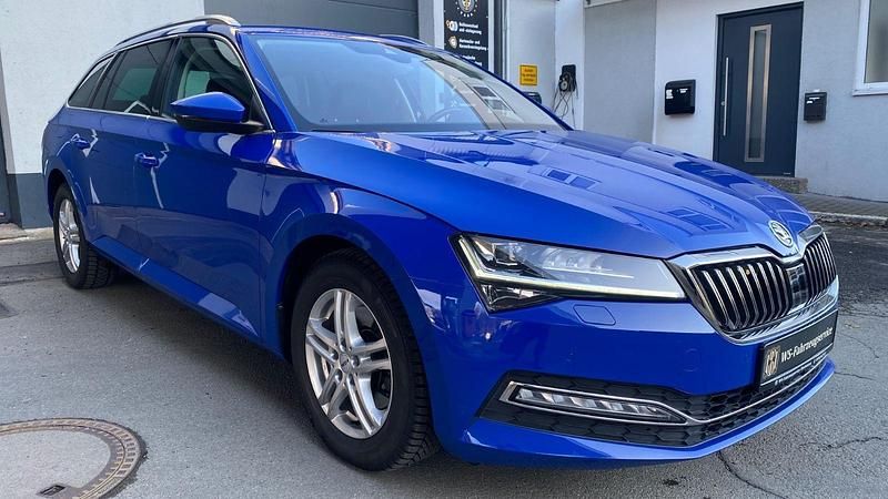 Gebraucht Skoda Superb Premium Edition 190 PS (139 kW) 2020 Blau Kombi
