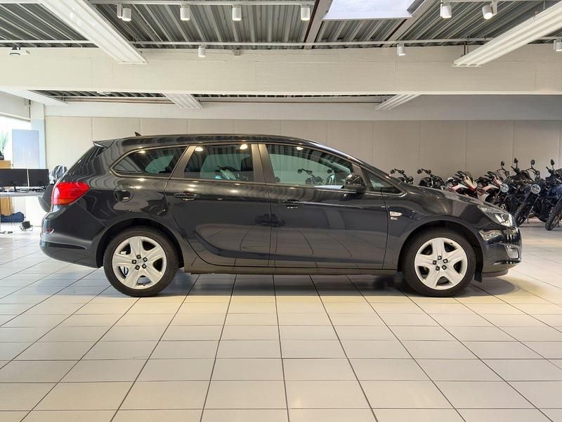 Gebraucht Opel Astra 140 PS (102 kW) 2012 Schwarz Kombi