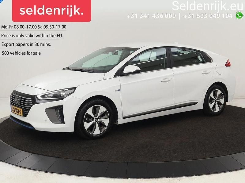 Weiß Gebraucht 2017 Hyundai Ioniq Comfort Limousine | 12.400 € (Etwas zu teuer) - Bild 1/4