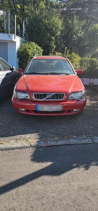 Rot Gebraucht 2003 Volvo V40 Kombi | 500 € - Bild 1/4