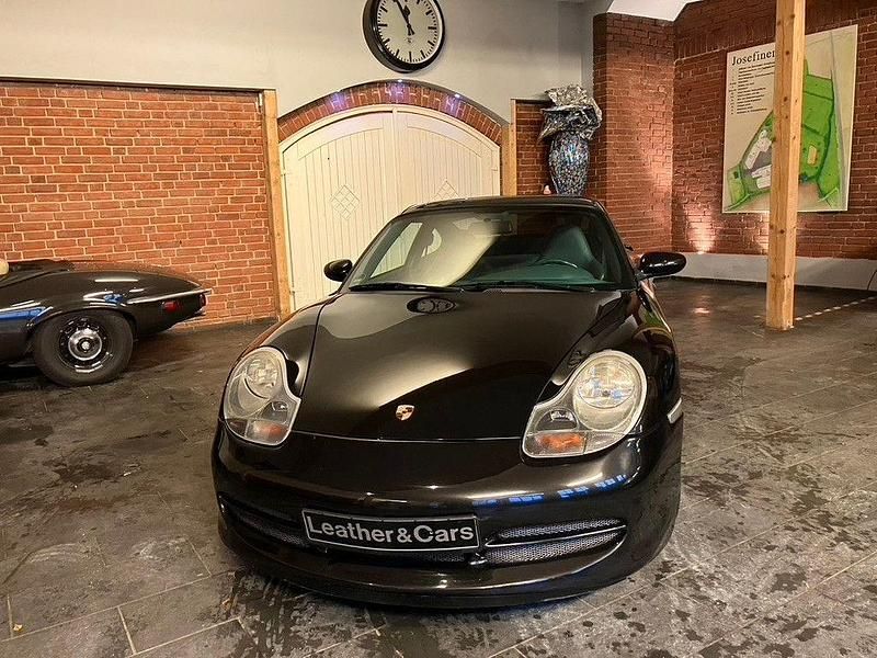 Schwarz Gebraucht 2000 Porsche 996 Coupé | 31.996 € (Etwas zu teuer) - Bild 1/4