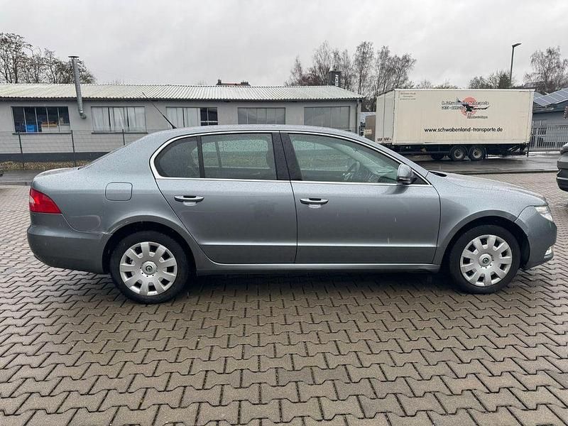 Gebraucht Skoda Superb Comfort 125 PS (91 kW) 2011 Grau Limousine